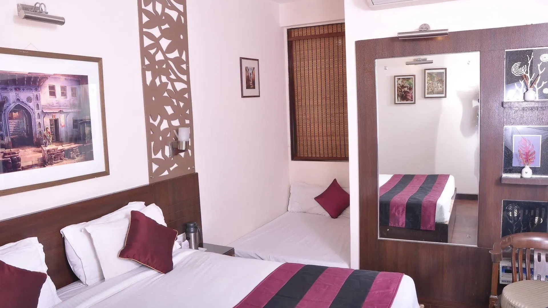 Crystal Inn Agra  Otel